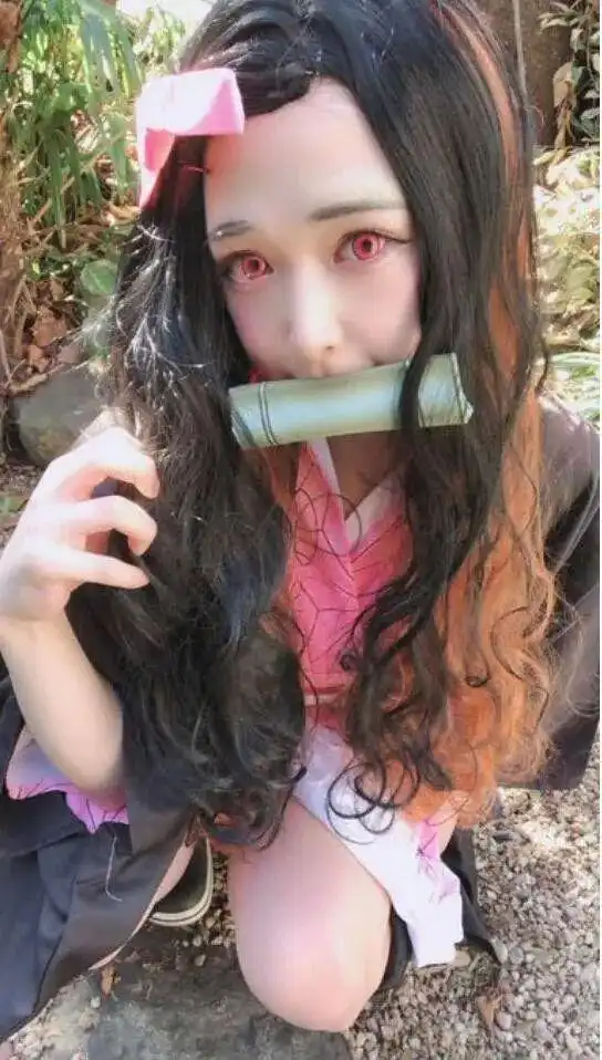今天学校有人表白,结果这个蜡烛摆的形状有点怪怪的
