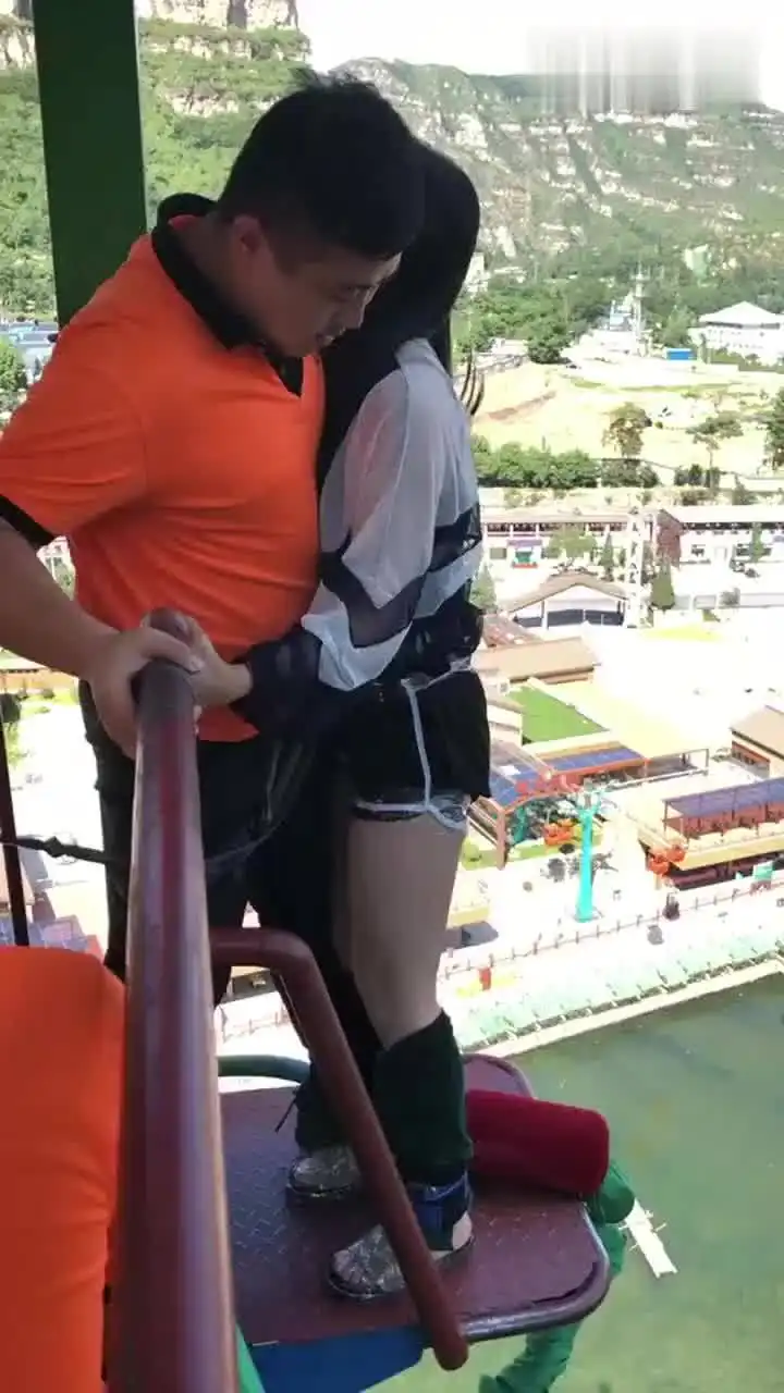 小姐姐你是来搞笑的吗表情动作好到位
