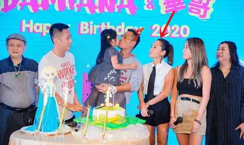 洗米华46岁生日,嘴对嘴亲吻5岁小女儿,一旁妻子露出羡慕表情
