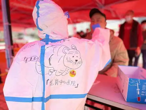 虎虎生威病毒勿近,90后医生画胖虎为深圳加油
