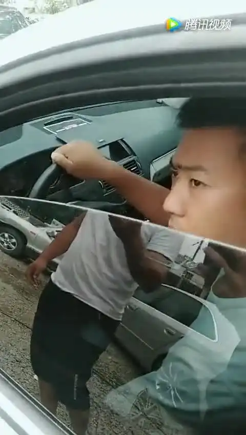 开奔驰的了不起啊兄弟你开过奔驰吗
