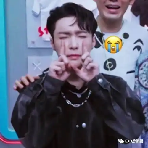exo张艺兴小咩emoji表情包模仿大赛,不愧是表情达人
