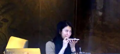 袁咏仪晒儿子,吃饭,翻白眼,网友,行走的表情包
