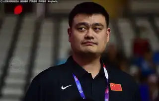 雅加达亚运会女篮小组赛中国10573胜日本姚明场边督战表情丰富
