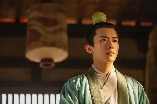 送你一朵小红花还没播,易烊千玺又有好消息夺下重量级奖项提名
