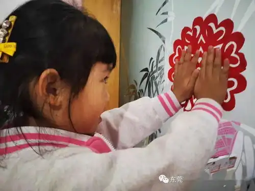 嗨皮牛耶东方明珠萌娃们的春节实在太精彩啦速来围观
