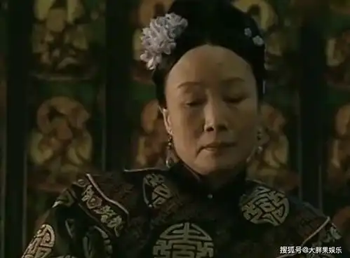 这才是绝世美人的模样,脸上全是天然美,白发皱纹挡不住气质

