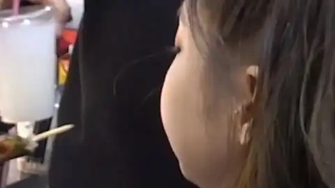 韩网热搜小姐姐景收真我独自生活晚餐吃饭表情绝了
