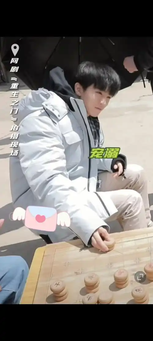 王俊凯看小女孩的表情好温柔宠溺,像我们村口的大爷
