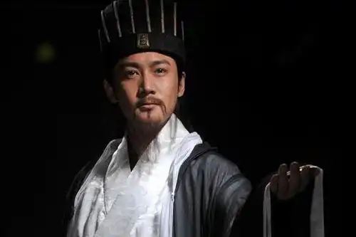 你觉得中国是缺鲁迅这样的人还是更缺诸葛亮这样的人
