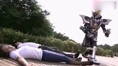 铠甲勇士小天变身修罗铠甲,魔兽直接被打懵了
