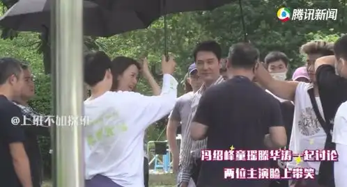和赵丽颖离婚后,冯绍峰拍戏与童谣牵手拥抱,表情可爱小肚腩抢镜
