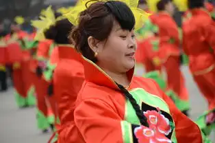 柴村广场闹元宵活动人物神态表情
