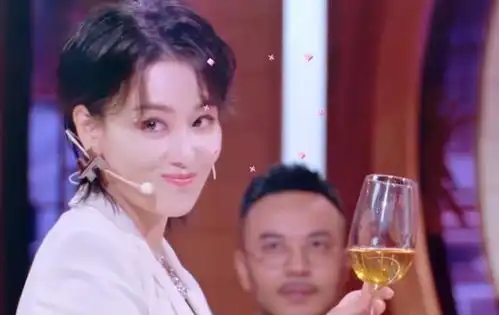 张馨予亲身演绎,搞笑版与正常版展现魅力的情节,是心动啊
