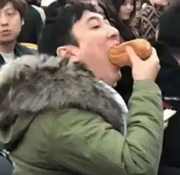 王校长又双叒火了热狗照再度改版,热狗监视守卫大家笑傻
