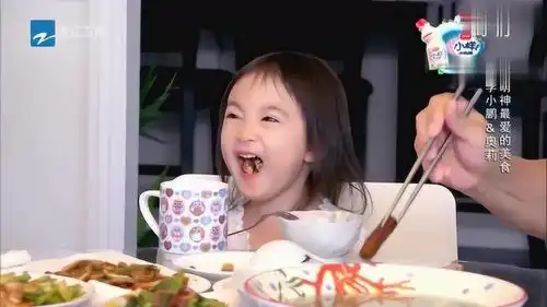 爸爸回来了奥莉宝贝吃玉米秒变表情包,李小鹏牌豆腐干上线
