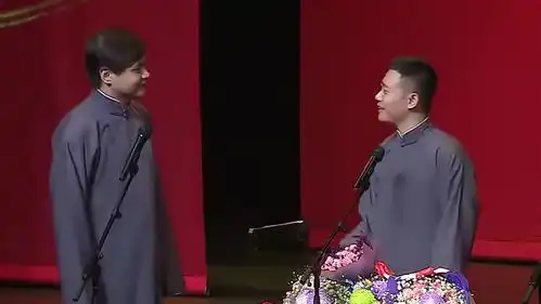 高峰搞笑相声,这小表情做的到位啊,就是苦了旁边的
