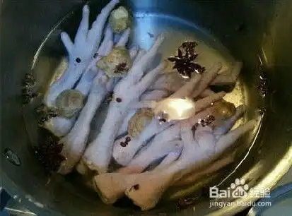泡椒凤爪的做法
