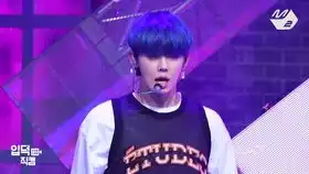 连准尼对师兄bts防弹少年团mma酒神舞台reaction附小窗口,小迷弟全程目瞪口呆跟唱
