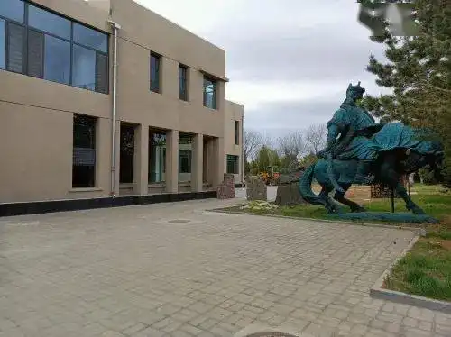 内蒙古师范大学学苑阁新校区餐厅承包经营权转让
