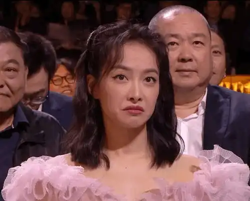 金鹰在赵丽颖颁奖时切了个镜头给宋茜
