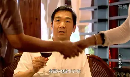 不如跳舞大叔和年轻女孩吃饭,不料餐厅里遇到前妻,这下好看了
