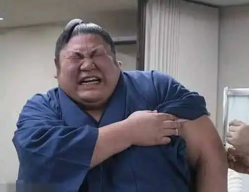 搞笑gif段子美女别这样看我再看我,就把你吃掉
