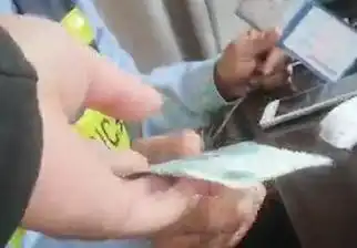 网络聊天微笑表情被认为不礼貌你还会用吗
