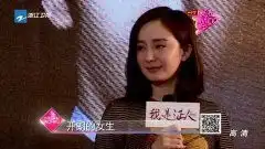 剪刀手卖萌辣妈杨幂少女依旧
