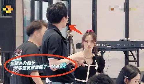 杨超越用嘴狂刷表情包网友若爱豆有沙雕榜,愿服她最强
