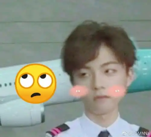 陈立农化身行走的表情包实力cosemoji
