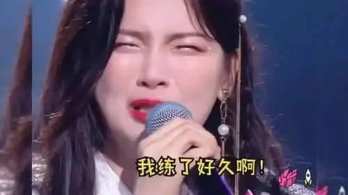 火箭少女101告别典礼,杨超越告别发言笑死了,表情管理失控
