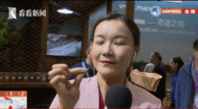 虽然心疼但哈哈哈上海美女记者直播吃世界第二辣的辣椒,全程表情包
