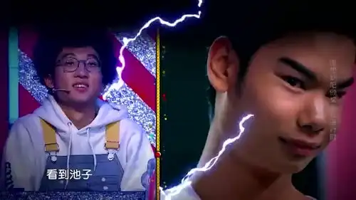 小吴现场做各种表情逗笑众人,小吴为公交好人颁奖
