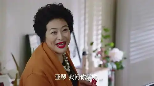 女主人妈妈热情似火聊天,不料保姆表情嫌弃,还爱答不理
