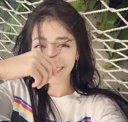 年轻女孩该怎么选包包搭配跟着迪丽热巴选吧
