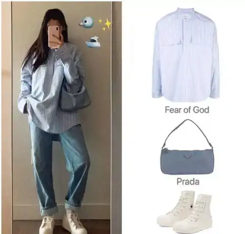 欧阳娜娜的最新镜面穿搭合集,除了服饰,表情也搭配的可爱而用心
