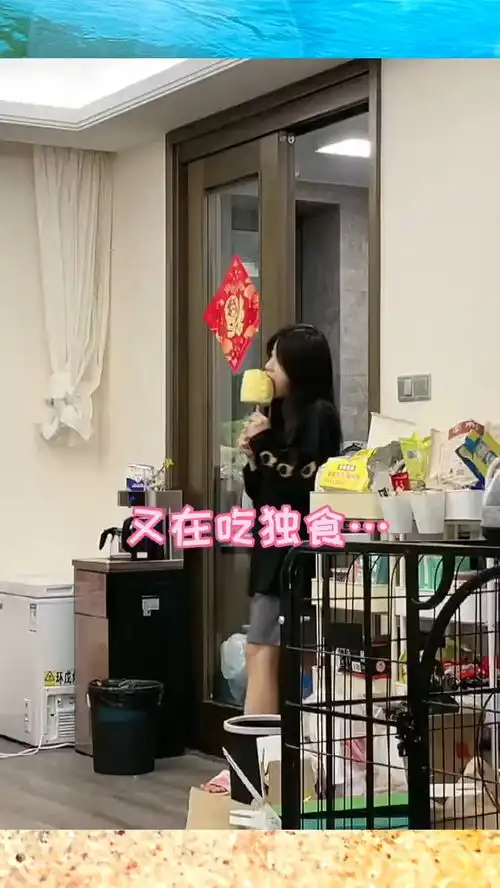 看聪姐的表情我不自觉的咽了下咽口水
