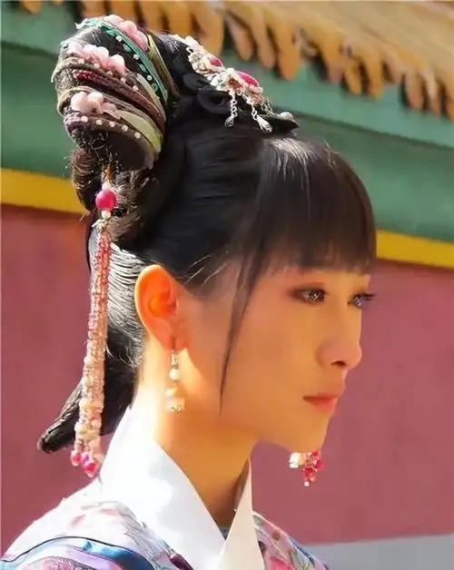 同样饰演敏感多疑,林允噘嘴瞪眼如同痴呆,有人十年还被津津乐道
