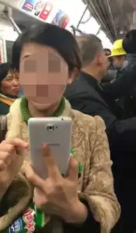 鸡爪女改吃麻辣烫回顾鸡爪女事件及搞笑表情包
