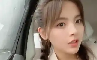 你好头条君杨超越今天也是营业的一天风里雨里超越妹妹等你
