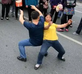 火爆全网的不如跳舞表情包全套居然是咱云南人民贡献的
