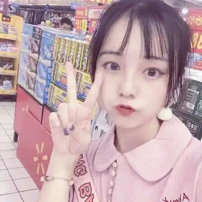 剪刀手头像女生图片可爱剪刀手挡脸高清头像
