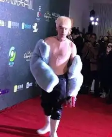 没有最辣眼只有更辣眼,陈志朋最新红毯造型再次刷新网友认知
