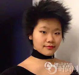 毕福剑女儿接地气杀马特造型闪瞎眼
