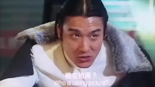 梁家辉表演搓牌这套衣服是找星爷借的吗表情绝了比星爷还搞笑
