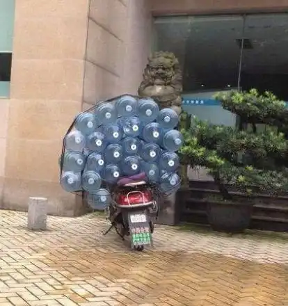 爆笑gif第一次去夜店时的你,这表情动作像极了