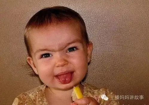 萌宝第一次吃柠檬,让我再笑一会儿
