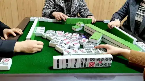 四川麻将,好不容易杠一个,一下子又还给别人

