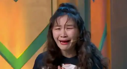 参加春晚一夜成名的金靖被打回原形,录制央视综艺抖不出包袱